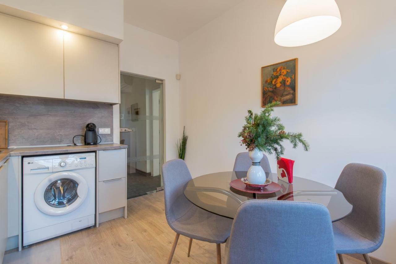 Chic And Spacious Apartment In Central Sofia - Patriarh Evtimiy By Flat Mаnager ภายนอก รูปภาพ